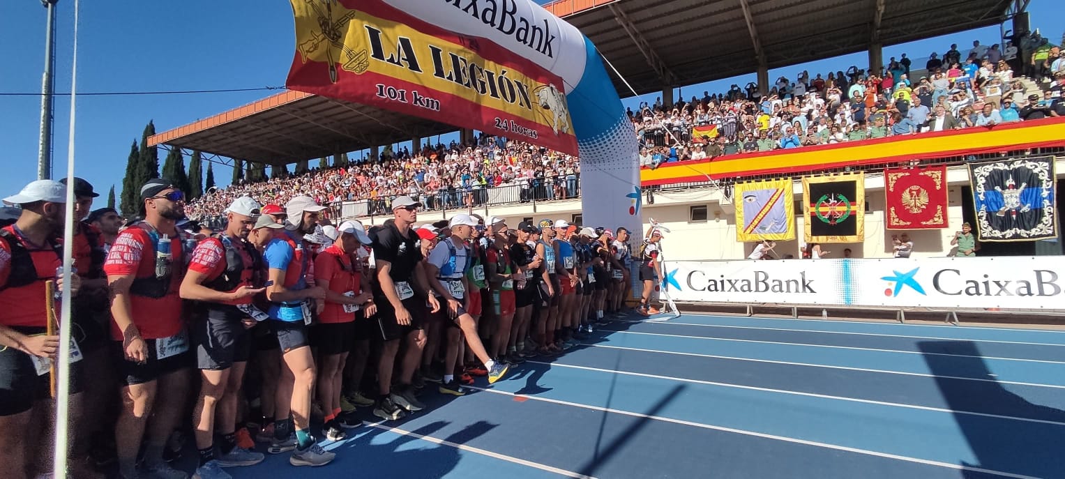 Runners by the starting line. Photo © La Legión, Ronda